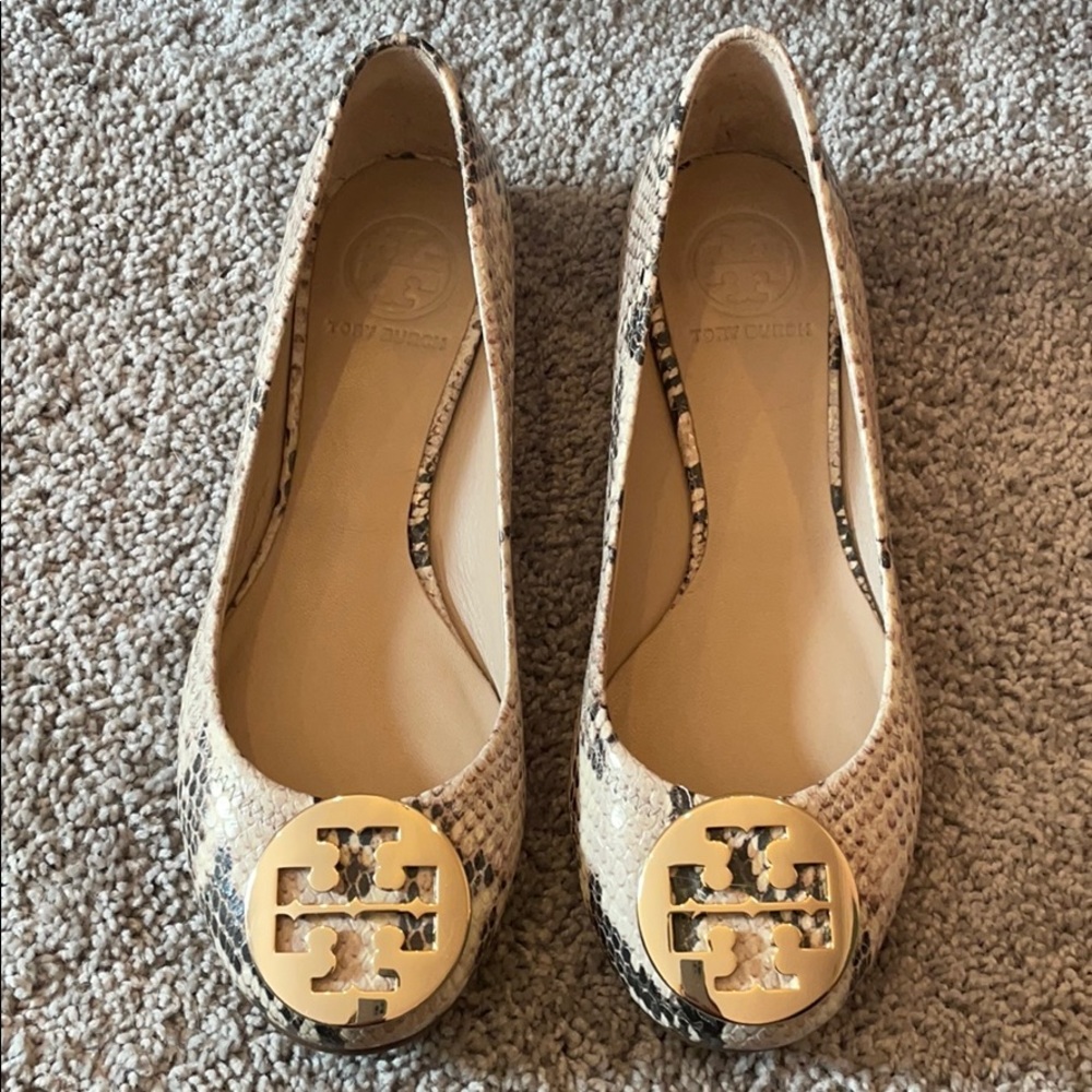 UNWORN Tory Burch Snake Skin Flats